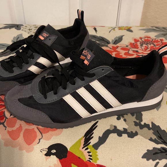 adidas Shoes - Adidas Jog Shoes RARE